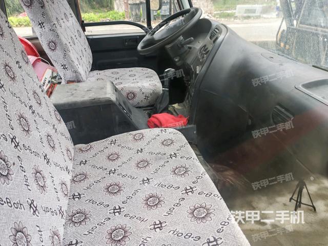 駕駛室正側(cè)（駕駛室/操作室）