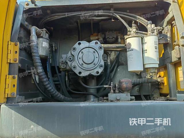 液壓泵艙室正面整體(整機(jī)外觀) 液壓泵艙室正面整體(整機(jī)外觀)