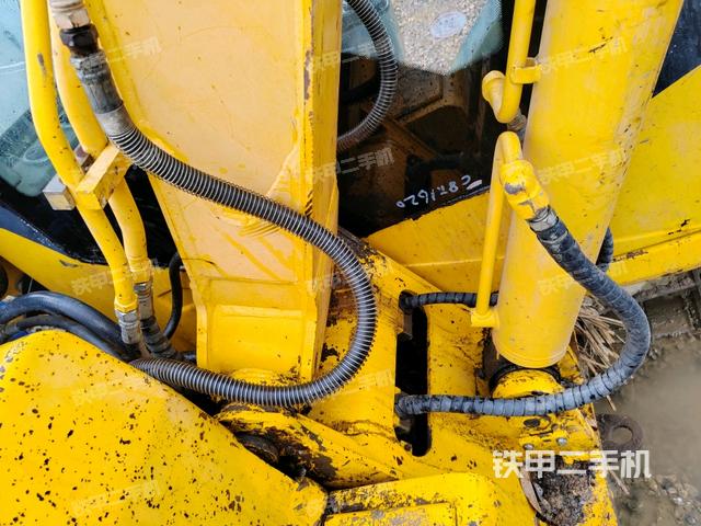 大臂根部?斜（工作和回轉(zhuǎn)裝置）