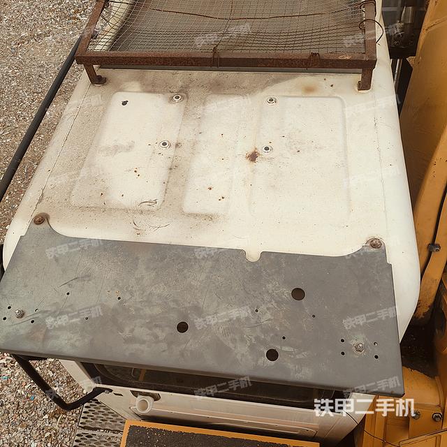 驾驶室顶部（整机外观）