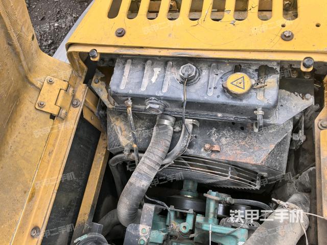 氣門室蓋螺絲特寫（上車部件）