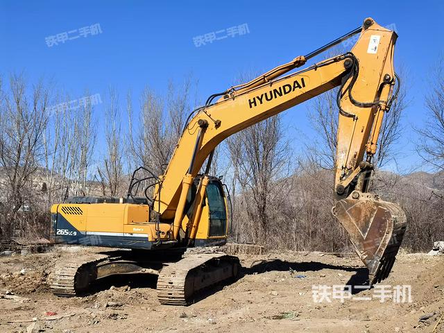 现代R265LC-9挖掘机的设备实拍-第2张实拍照片