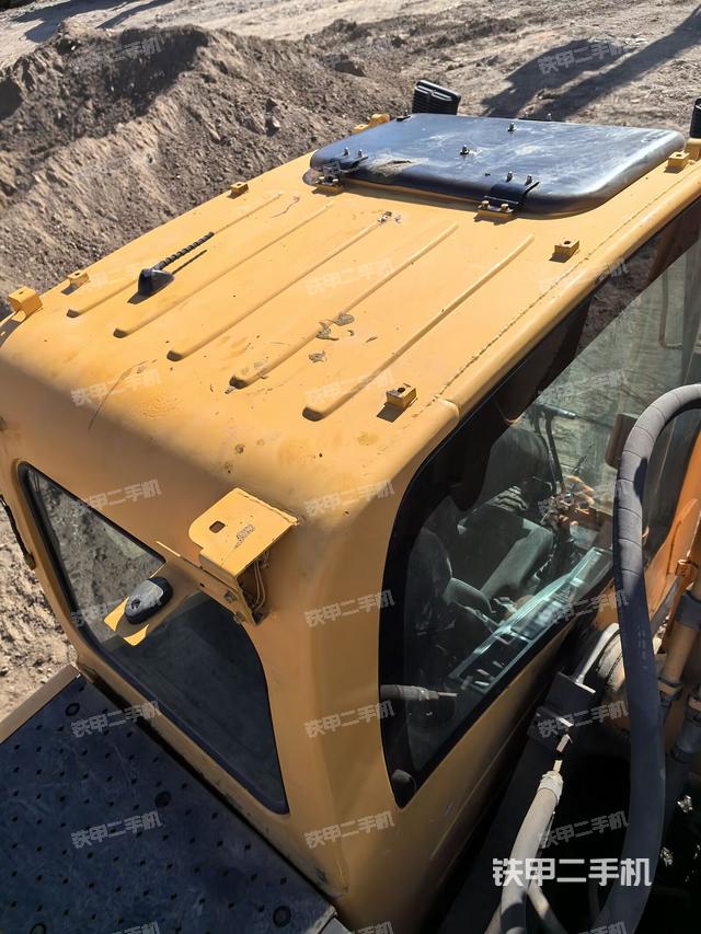 驾驶室顶部（整机外观）