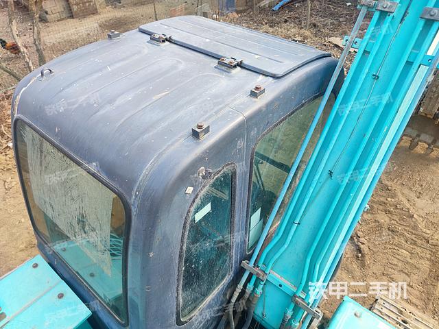 驾驶室顶部（整机外观）