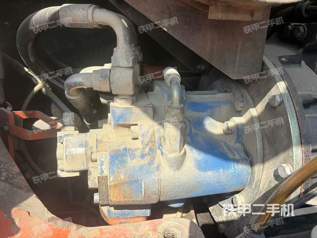 液壓泵艙室正面整體(整機(jī)外觀) 液壓泵艙室正面整體(整機(jī)外觀)