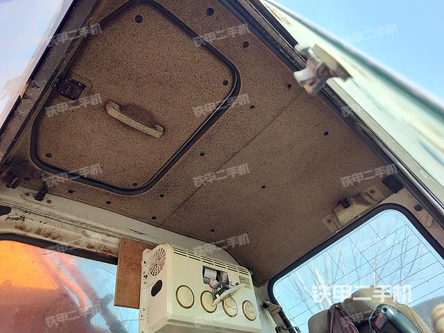 驾驶室顶部（整机外观）