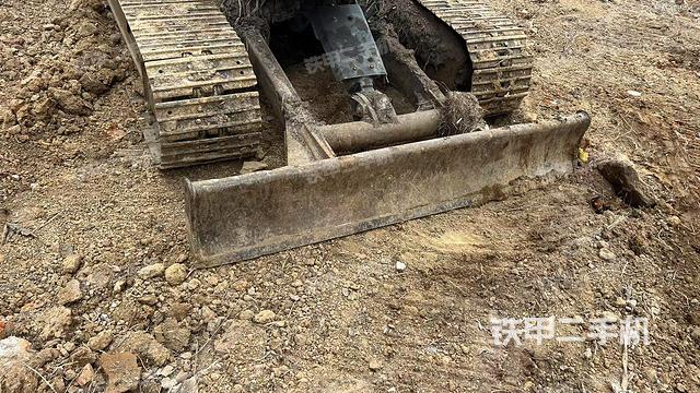 轉(zhuǎn)盤(pán)和下車(chē)架正前(工作和回轉(zhuǎn)裝置) 轉(zhuǎn)盤(pán)和下車(chē)架正前(工作和回轉(zhuǎn)裝置)