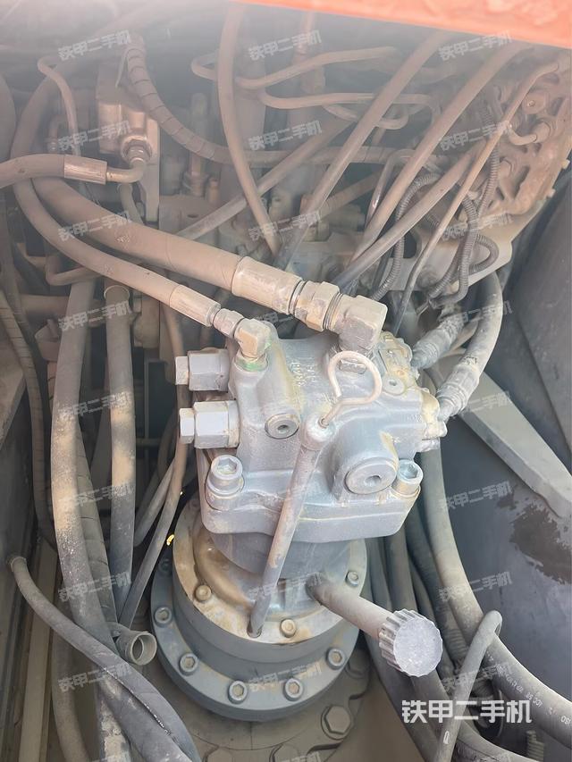 回轉馬達和主控閥（整機外觀）