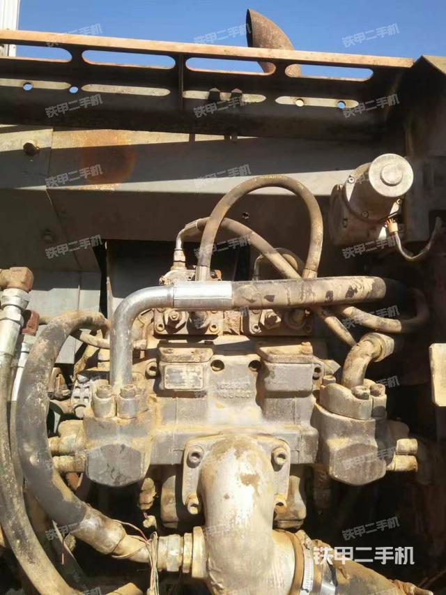 液壓泵艙室正面整體（整機(jī)外觀）