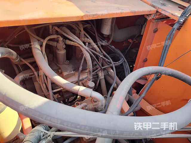 回转马达和主控阀（整机外观）