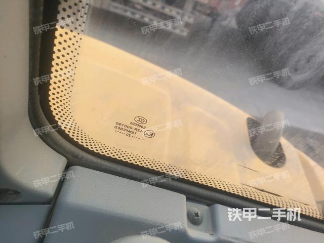 后窗玻璃角標(biāo)(駕駛室部分) 后窗玻璃角標(biāo)(駕駛室部分)