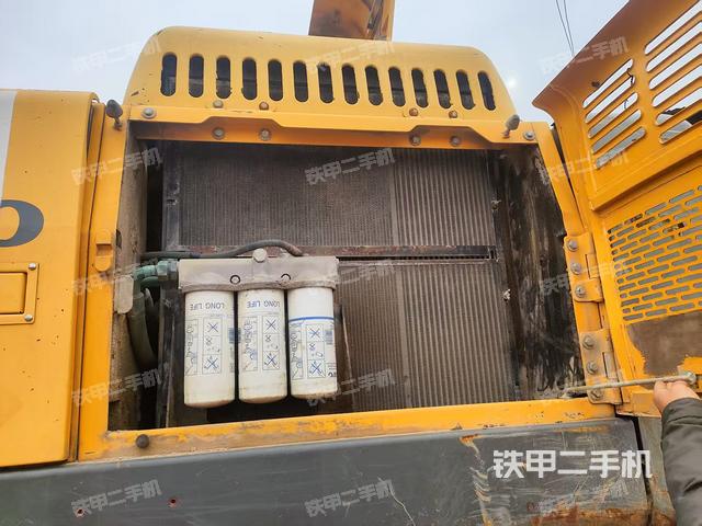 驾驶室顶部（整机外观）