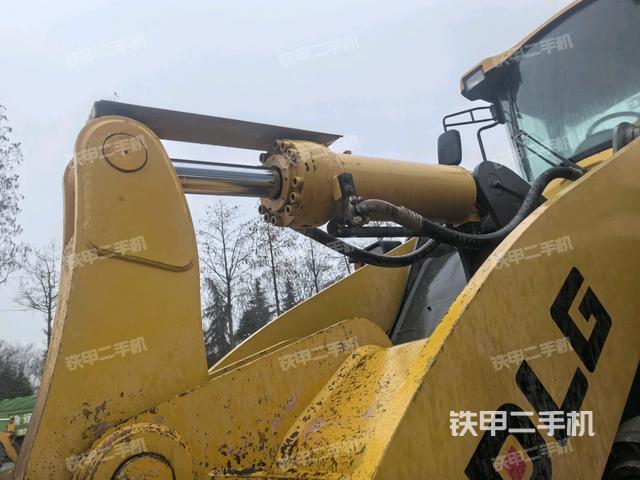 鏟斗油缸側(cè)面(工作裝置) 鏟斗油缸側(cè)面(工作裝置)