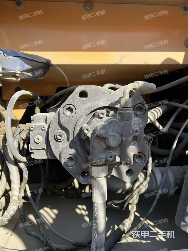 液壓泵艙室正面整體（整機(jī)外觀）