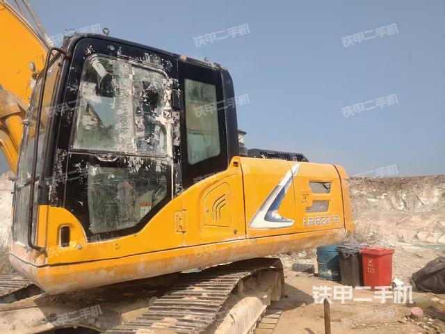 駕駛室頂部（整機外觀）