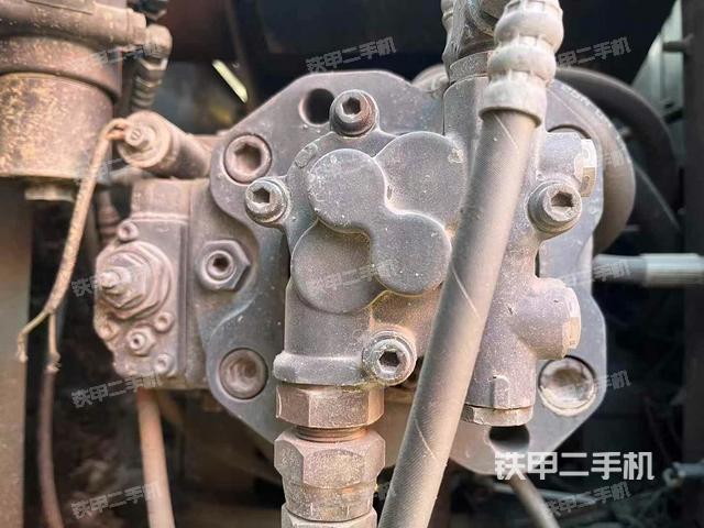 液壓泵艙室正面整體(整機(jī)外觀) 液壓泵艙室正面整體(整機(jī)外觀)