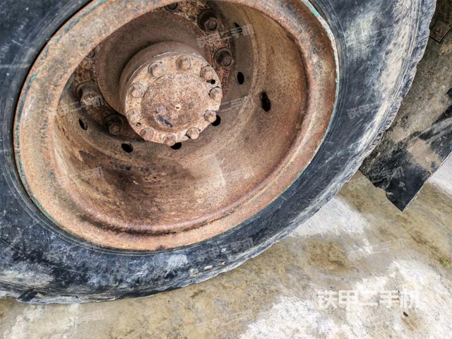 右引導(dǎo)輪/右前輪（行走機(jī)構(gòu)）