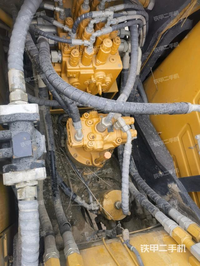 回轉(zhuǎn)馬達和主控閥（整機外觀）