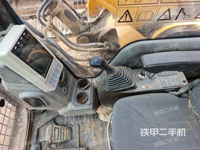 駕駛室整體（整機外觀）