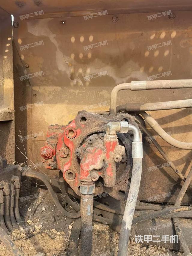 液壓泵艙室正面整體（整機(jī)外觀）