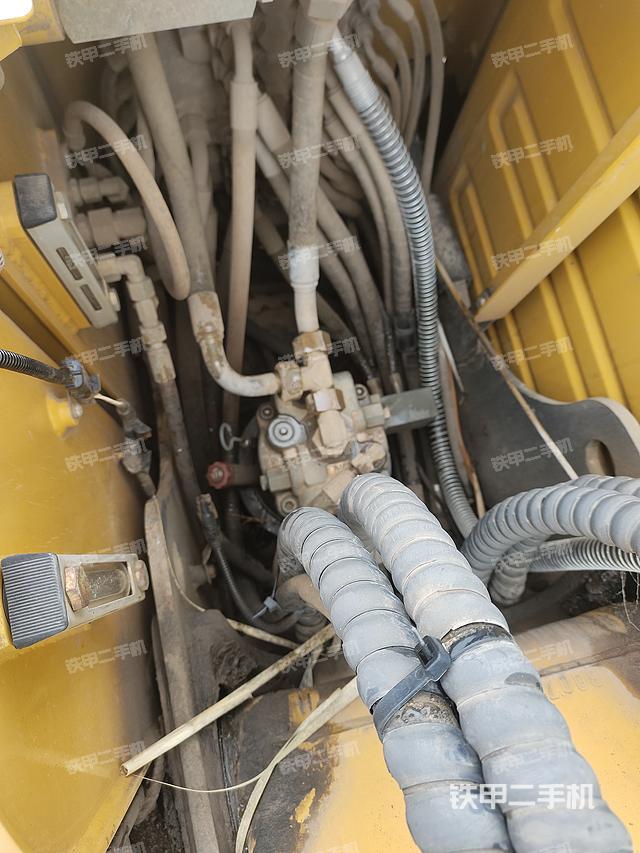 驾驶室顶部（整机外观）