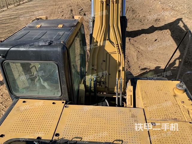 駕駛室頂部（整機外觀）