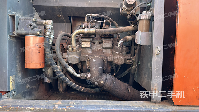 液壓泵艙室正面整體(整機(jī)外觀) 液壓泵艙室正面整體(整機(jī)外觀)