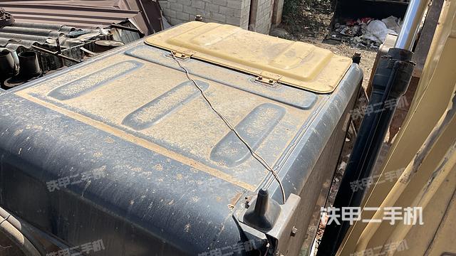 驾驶室顶部（整机外观）