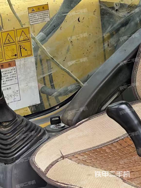 座椅右側(cè)控制臺(tái)/鑰匙門/油門/含右手柄（駕駛室部分）