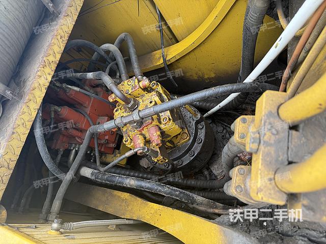 回轉(zhuǎn)馬達(dá)和主控閥(整機(jī)外觀) 回轉(zhuǎn)馬達(dá)和主控閥(整機(jī)外觀)