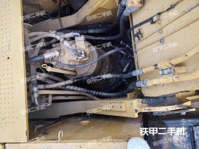 回轉(zhuǎn)馬達(dá)和主控閥（整機(jī)外觀）