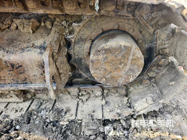 右驅(qū)動輪（行走機構(gòu)）