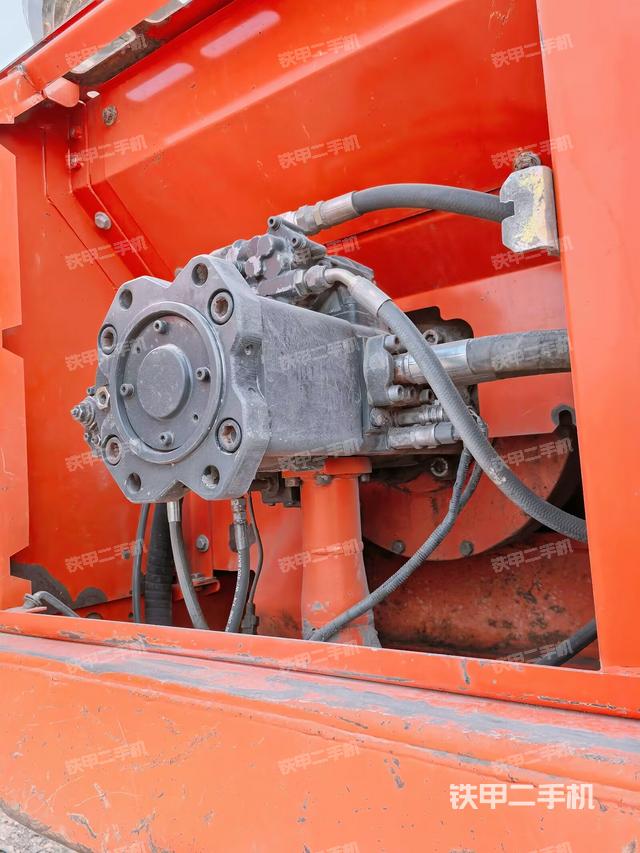 液壓泵艙室正面整體（整機(jī)外觀）