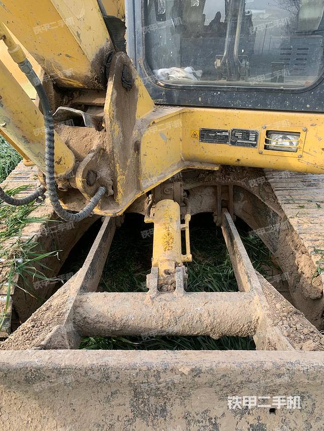 驾驶室顶部（整机外观）