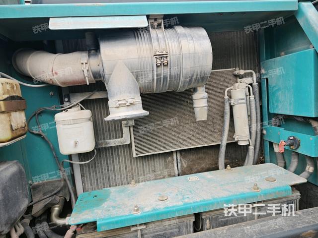 散熱器正面(大件艙室) 散熱器正面(大件艙室)