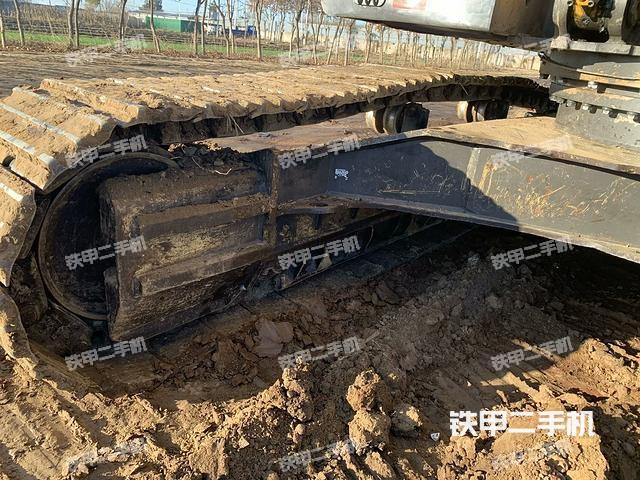 单侧履带整体(整机外观) 单侧履带整体(整机外观)