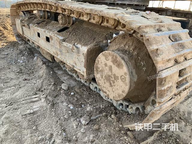 單側(cè)履帶整體(整機外觀) 單側(cè)履帶整體(整機外觀)