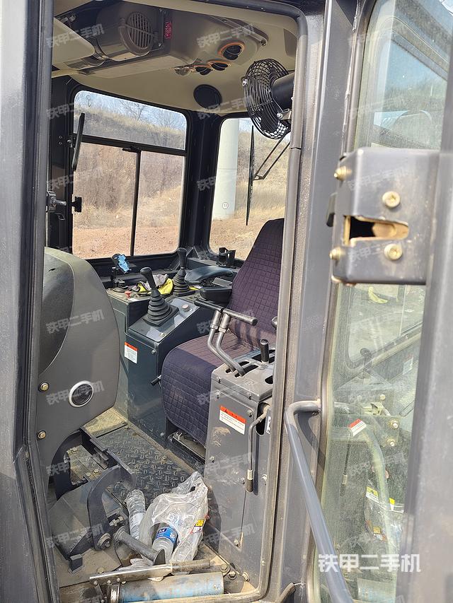 驾驶室操作台（设备外观及核心部件）