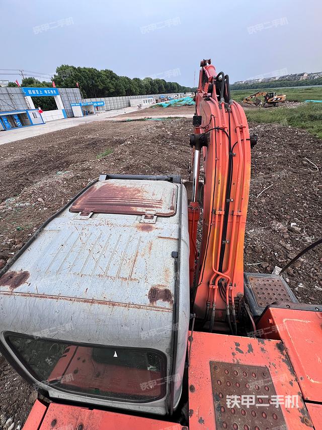 驾驶室顶部（整机外观）