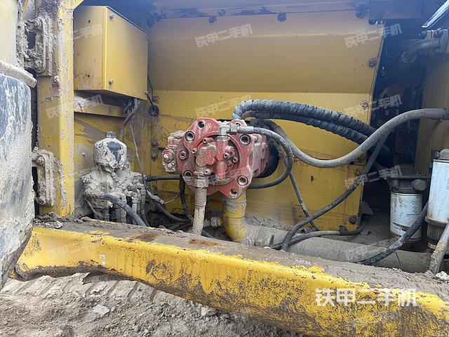 液壓泵艙室正面整體(整機(jī)外觀) 液壓泵艙室正面整體(整機(jī)外觀)