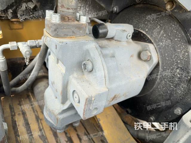 液壓泵艙室正面整體（整機(jī)外觀）