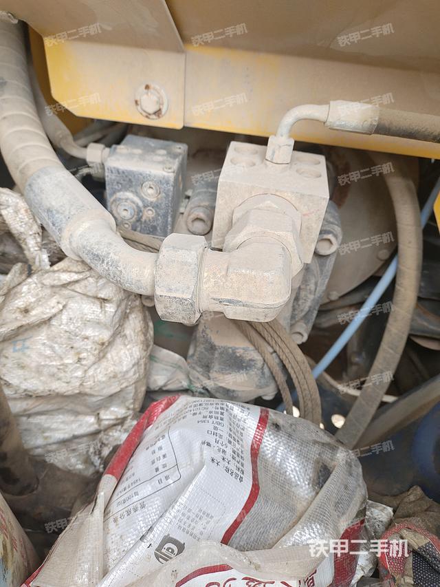 回转马达和主控阀（整机外观）