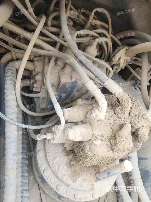 回转马达和主控阀（整机外观）