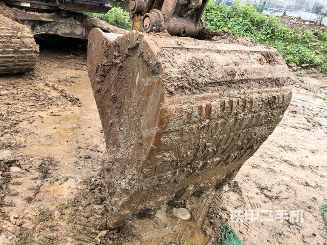 小臂整體左后(工作和回轉(zhuǎn)裝置) 小臂整體左后(工作和回轉(zhuǎn)裝置)