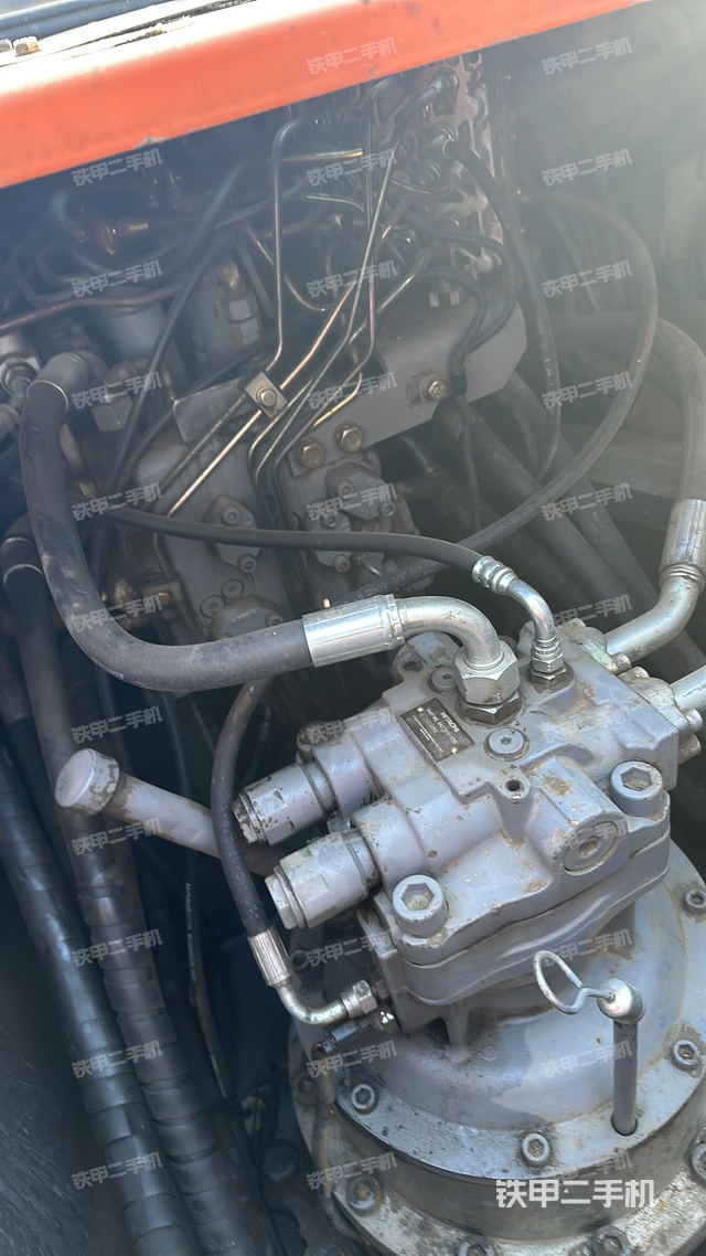 回轉(zhuǎn)馬達(dá)和主控閥(整機(jī)外觀) 回轉(zhuǎn)馬達(dá)和主控閥(整機(jī)外觀)