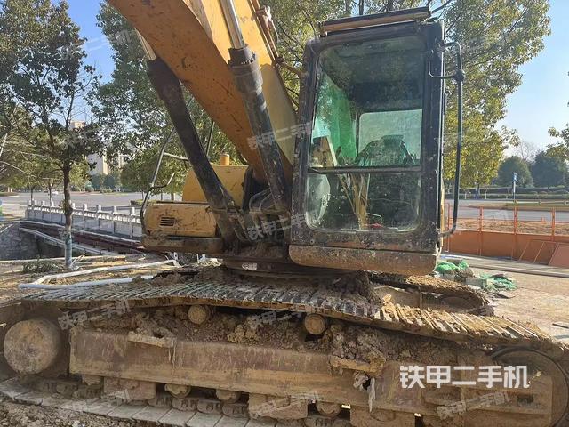 駕駛室整體(整機外觀) 駕駛室整體(整機外觀)