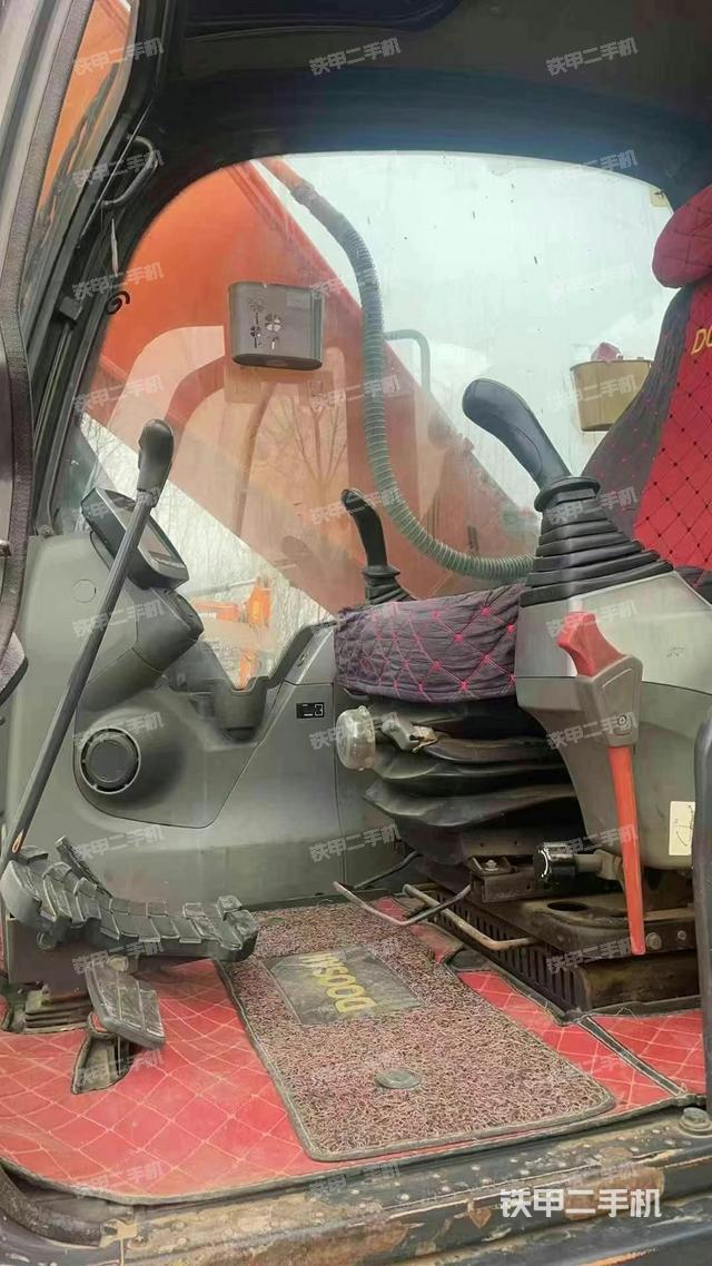 駕駛室整體（整機(jī)外觀）