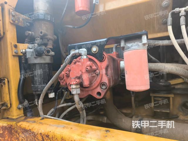 液壓泵艙室正面整體(整機(jī)外觀) 液壓泵艙室正面整體(整機(jī)外觀)