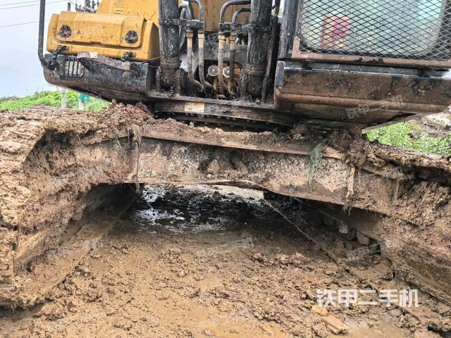 轉(zhuǎn)盤和下車架正前(工作和回轉(zhuǎn)裝置) 轉(zhuǎn)盤和下車架正前(工作和回轉(zhuǎn)裝置)