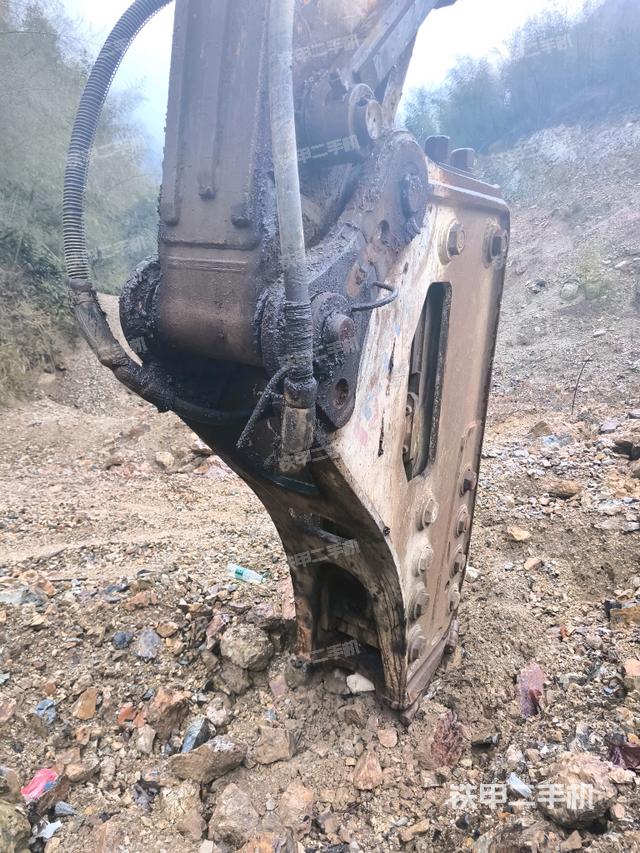 大臂油缸整體?豎拍（工作和回轉(zhuǎn)裝置）